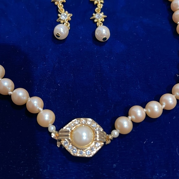 Necklace and earrings set - Picture 3 of 4